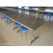 不銹鋼餐桌